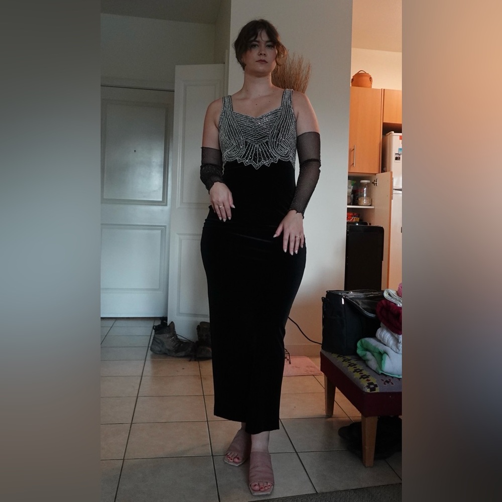 Sténay detailed beaded bodice black velvet dress, pull on sleeves not included